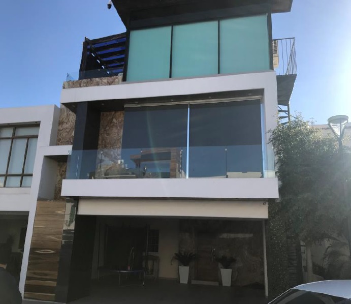 VENTA Casa en privada de 3 pisos acabados de lujo, Tres Ríos – Gaxiola  Inmobiliaria