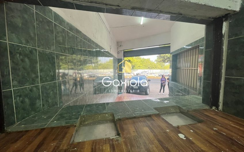 Se RENTA local en planta baja, sobre boulevard comercial, Col. 5 de mayo, Cuartel militar, Culiacan