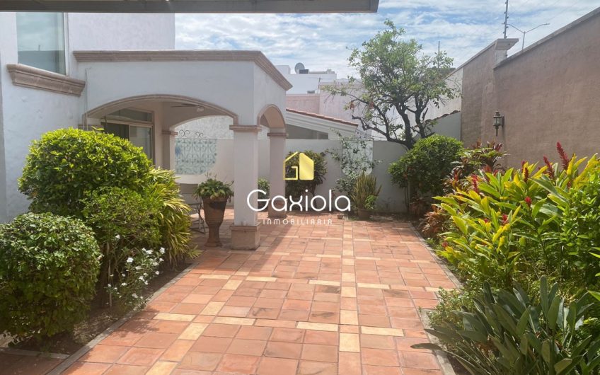 Se VENDE Casa espaciosa, Lomas del Bosque, Culiacán