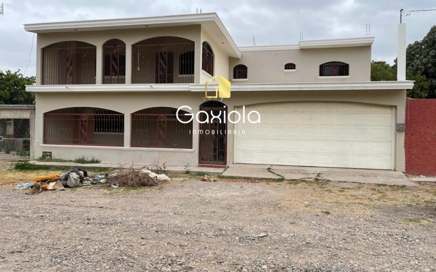 Se VENDE Casa con espacios amplios, Col. Diaz Ordaz