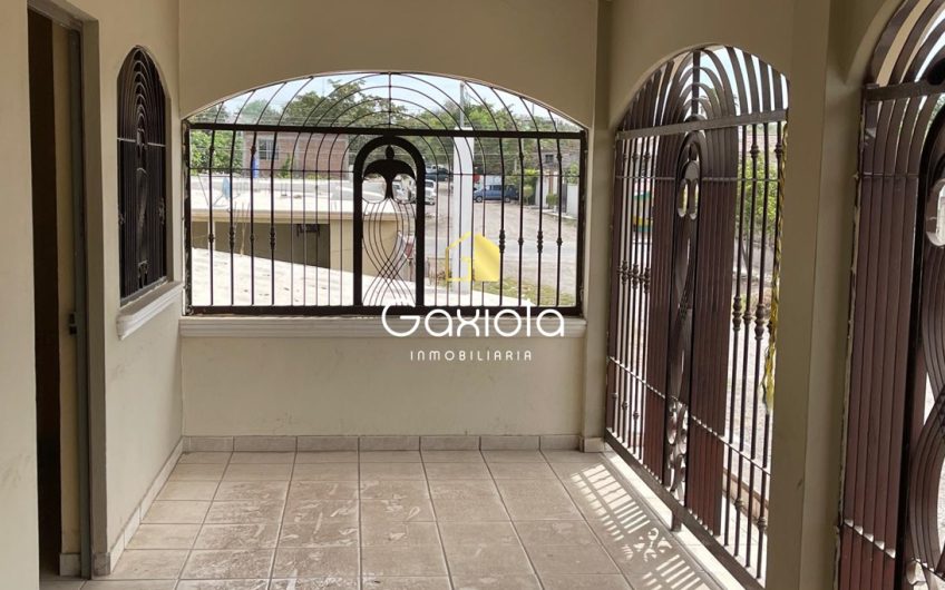 Se VENDE Casa con espacios amplios, Col. Diaz Ordaz