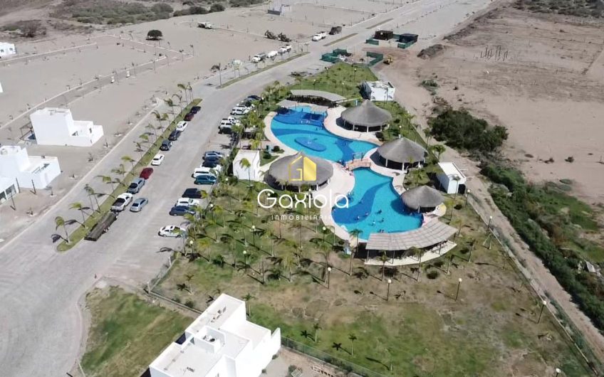 Se VENDE Terreno ubicado en Privada con área común con alberca, Arrecife Azul, Altata, Sinaloa