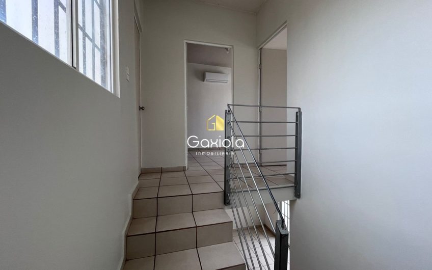 casa RENTA con recamara en planta baja valle alto