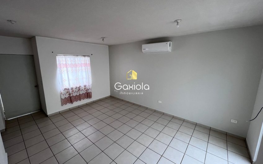 casa RENTA con recamara en planta baja valle alto