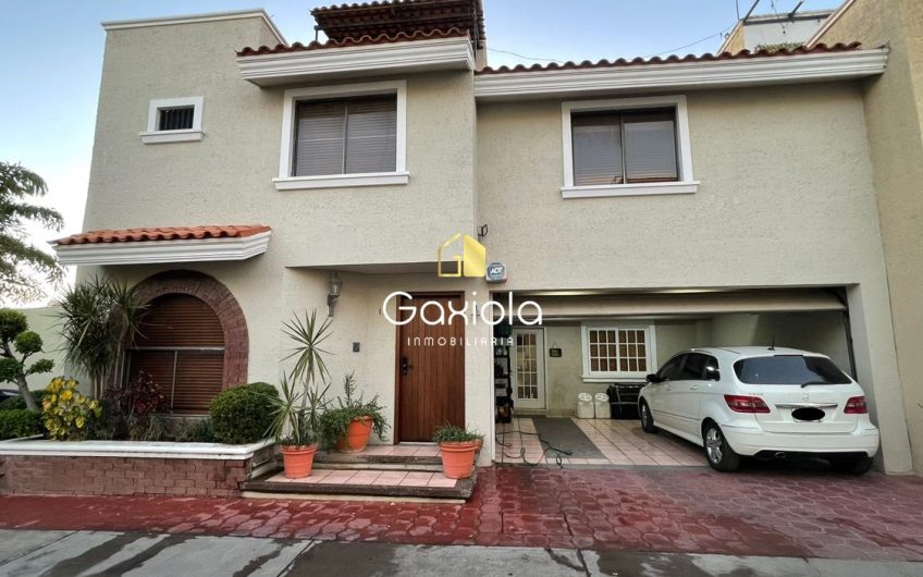se RENTA casa en privada Chapultepec