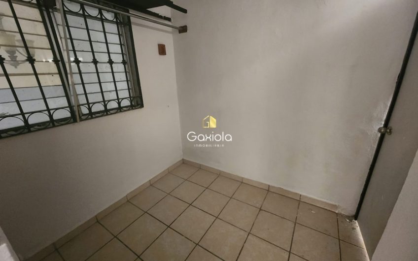 se RENTA casa de dos pisos sector Santa Fe
