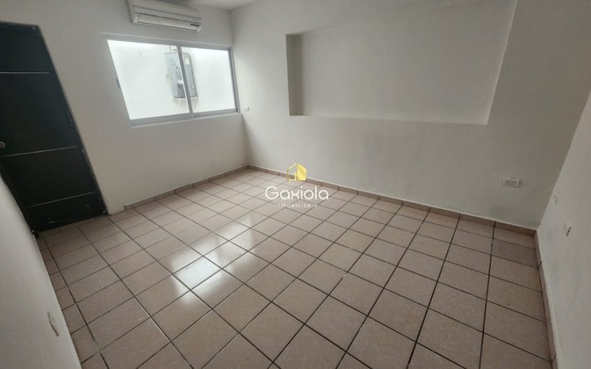 se RENTA casa de dos pisos sector Santa Fe