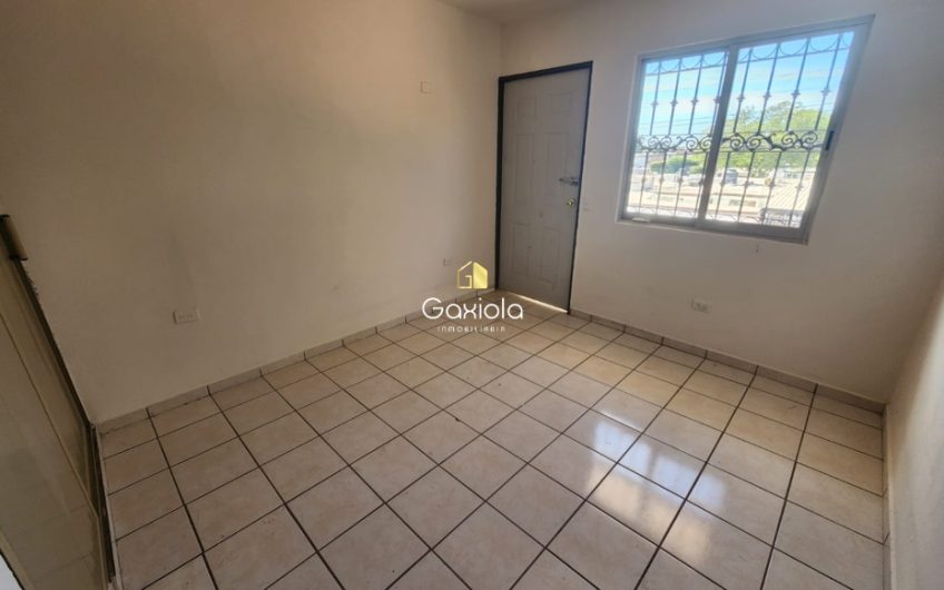 se RENTA casa de dos pisos sector Santa Fe