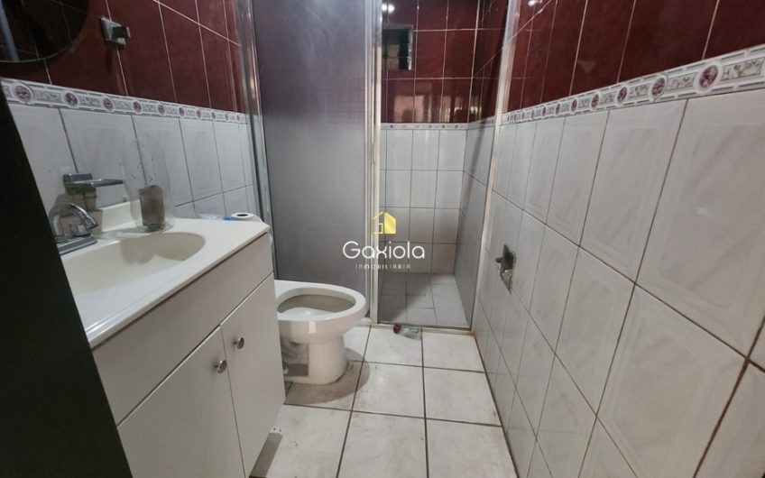 se RENTA casa de dos pisos sector Santa Fe