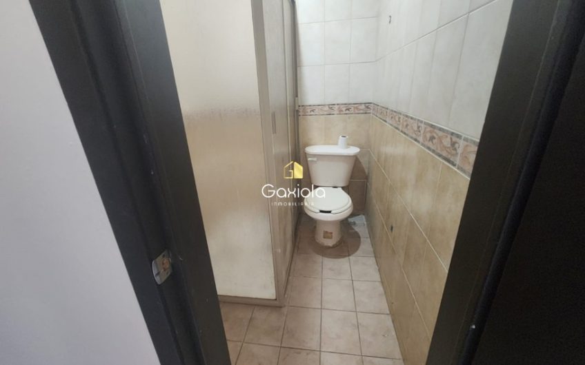 se RENTA casa de dos pisos sector Santa Fe