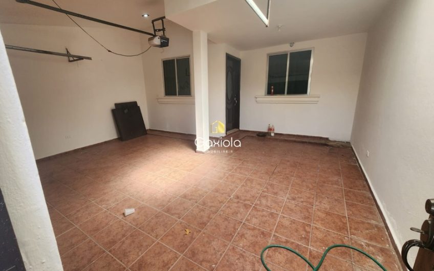 se RENTA casa de dos pisos sector Santa Fe