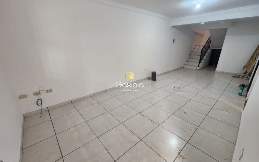 se RENTA casa de dos pisos sector Santa Fe