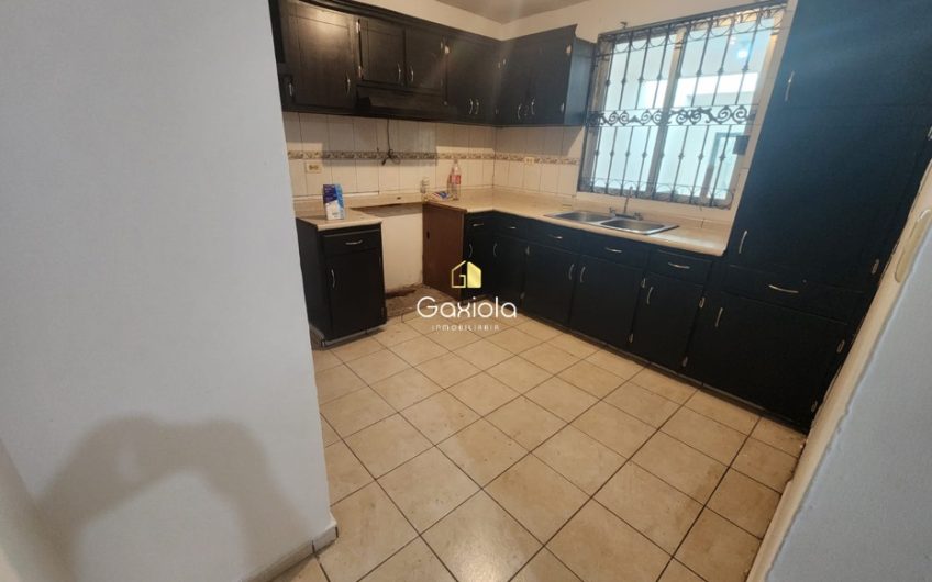 se RENTA casa de dos pisos sector Santa Fe