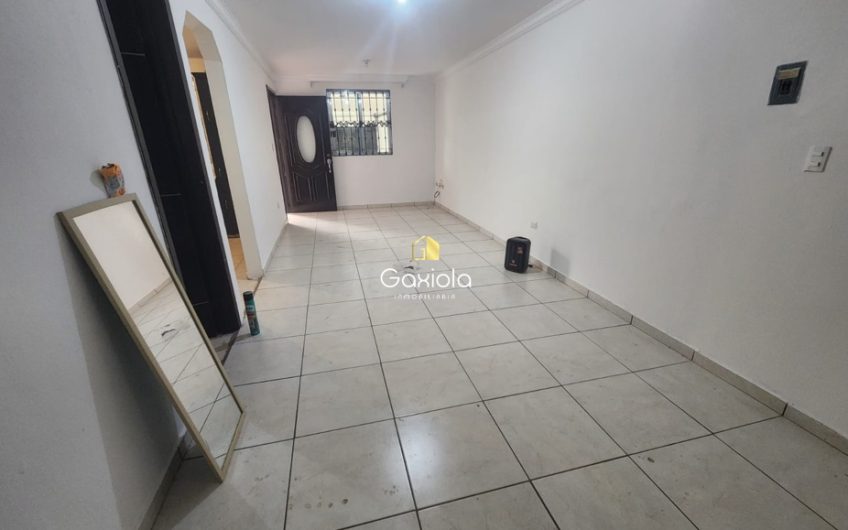 se RENTA casa de dos pisos sector Santa Fe