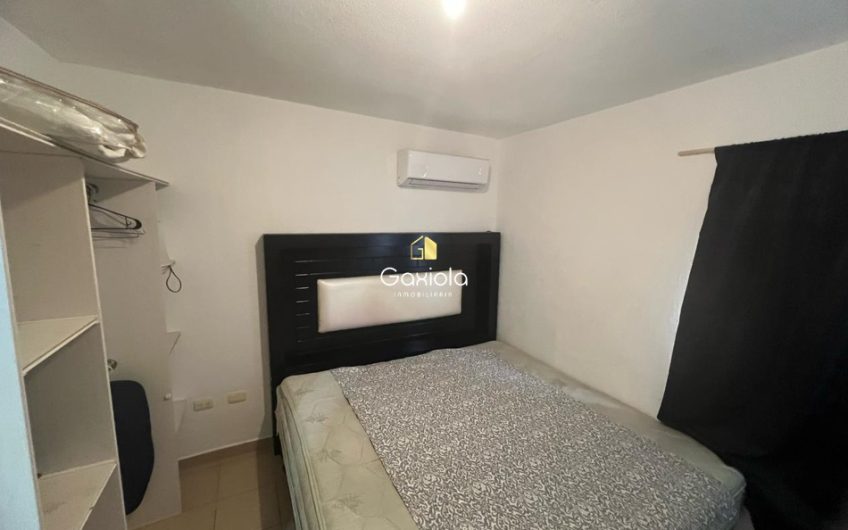 Se RENTA casa semiamueblada en Valle Alto