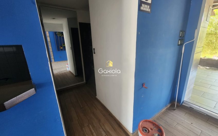 Se RENTAN dos locales comerciales con terraza en plaza 500