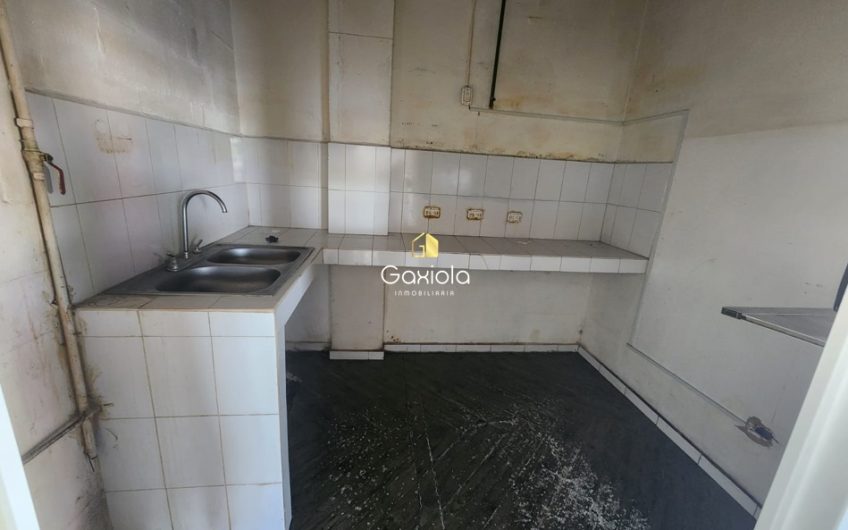 Se RENTA local comercial en plaza 500, Malecon Nuevo