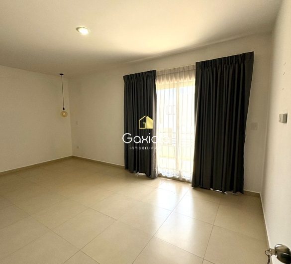 Se RENTA casa con acceso controlado y área comun con alberca, cerca de plaza sendero