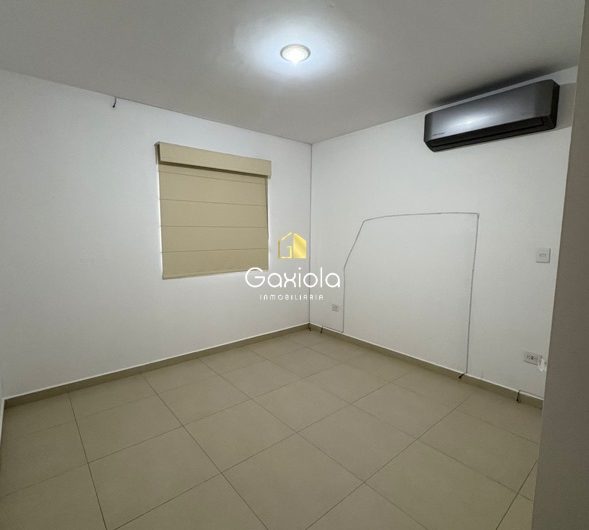 Se RENTA casa con acceso controlado y área comun con alberca, cerca de plaza sendero