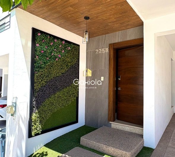 Se RENTA casa con acceso controlado y área comun con alberca, cerca de plaza sendero