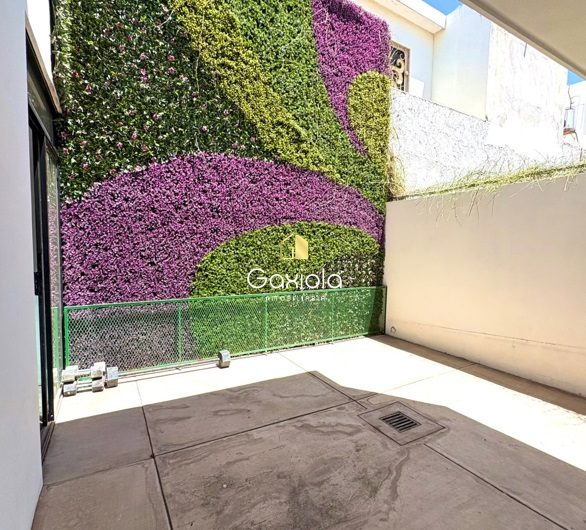 Se RENTA casa con acceso controlado y área comun con alberca, cerca de plaza sendero