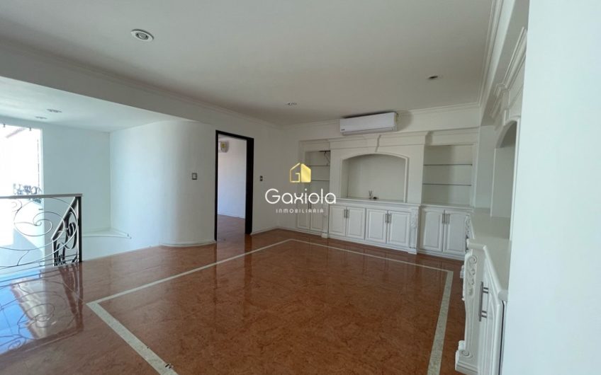 Se RENTA casa semiequipada en Colinas de San Miguel