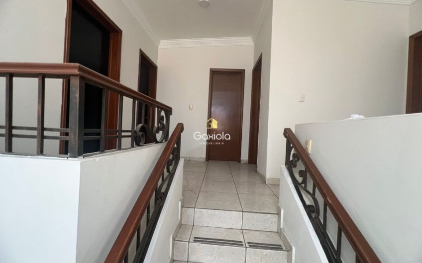 Se RENTA casa en Colinas de San Miguel
