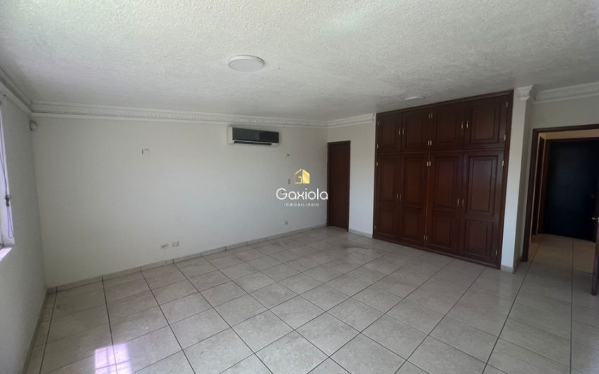 Se RENTA casa en Colinas de San Miguel