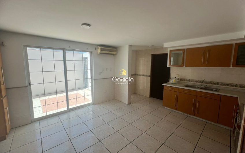 Se RENTA casa en Colinas de San Miguel