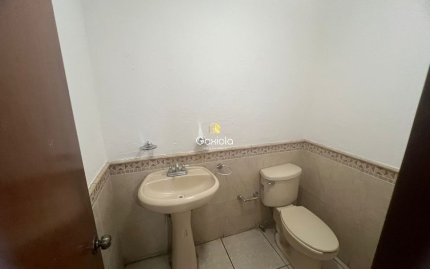 Se RENTA casa en Colinas de San Miguel