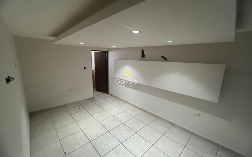 Se RENTA casa en Colinas de San Miguel