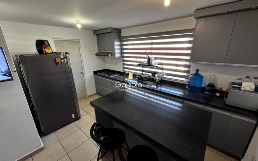Se VENDE departamento en segunda planta con acceso controlado y área común en Barrancos