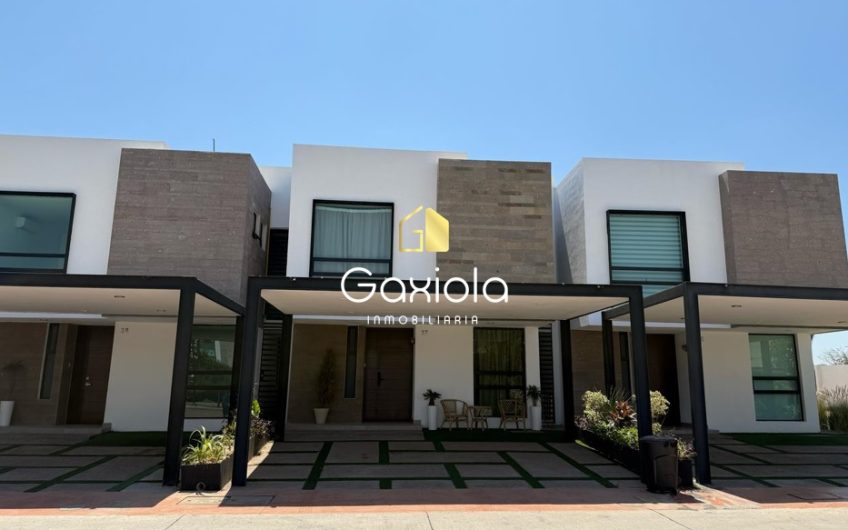 se VENDE casa ubicada en privada con acceso controlado y área común, sector Valle Alto, Novum Residencial
