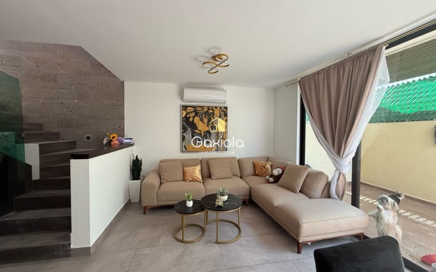 se VENDE casa ubicada en privada con acceso controlado y área común, sector Valle Alto, Novum Residencial