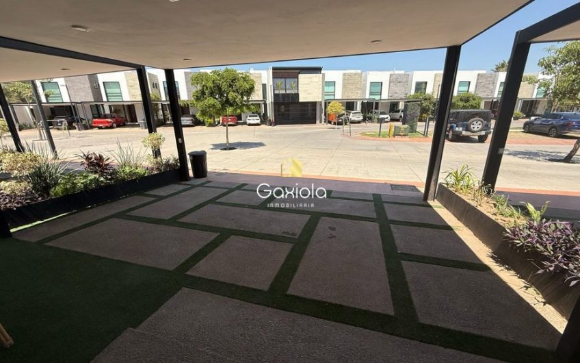 se VENDE casa ubicada en privada con acceso controlado y área común, sector Valle Alto, Novum Residencial