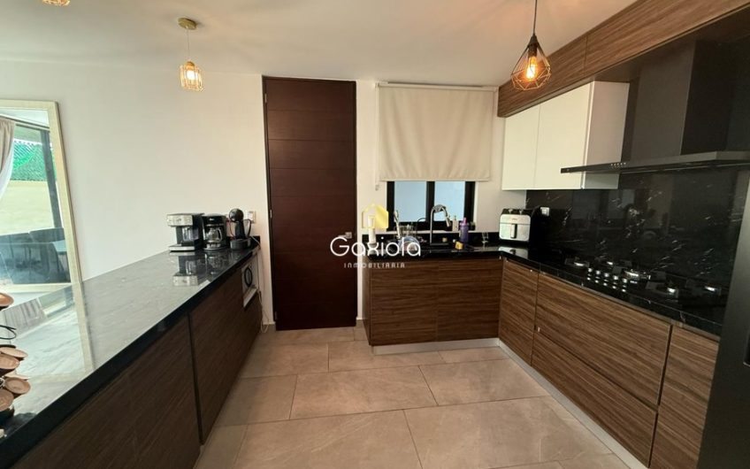 se VENDE casa ubicada en privada con acceso controlado y área común, sector Valle Alto, Novum Residencial