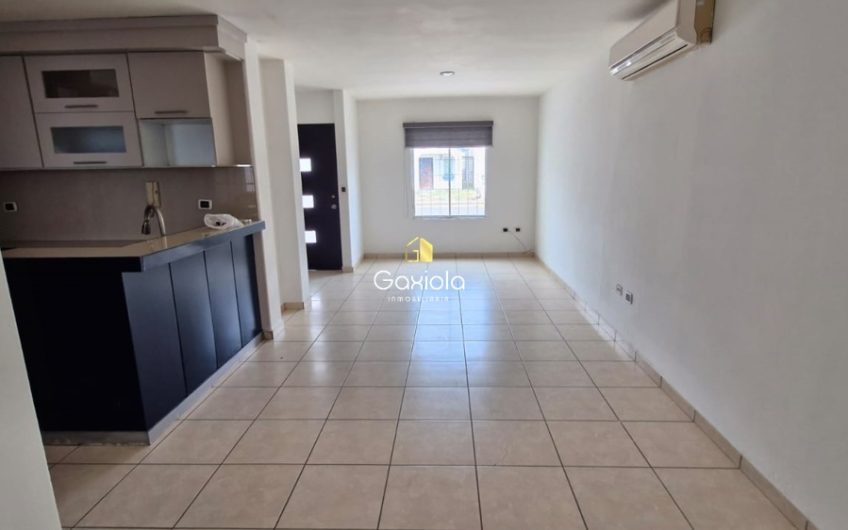 Se RENTA casa en Stanza Toscana, Privada Tiana