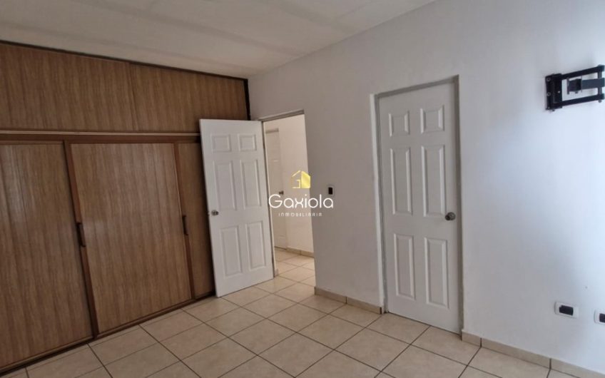 Se RENTA casa en Stanza Toscana, Privada Tiana
