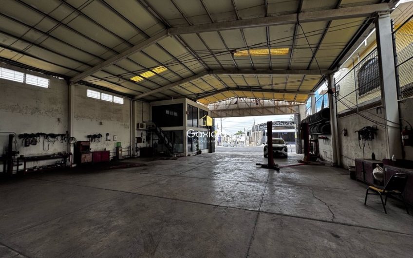 Se RENTA loca, para taller mecánico con oficinas y bodega de resguardo, Col. Industrial Bravo