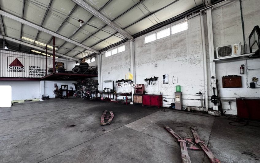 Se RENTA loca, para taller mecánico con oficinas y bodega de resguardo, Col. Industrial Bravo
