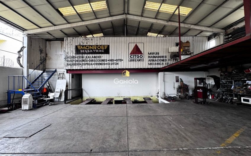 Se RENTA loca, para taller mecánico con oficinas y bodega de resguardo, Col. Industrial Bravo