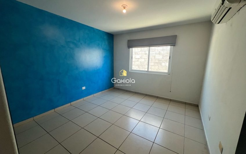 Se VENDE casa de dos pisos  en Valle alto