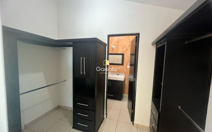 Se VENDE casa de dos pisos  en Valle alto