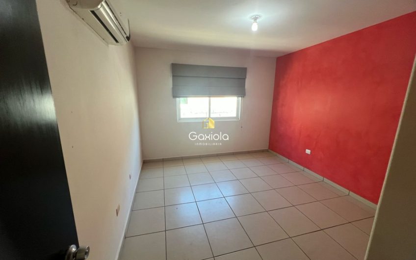 Se VENDE casa de dos pisos  en Valle alto