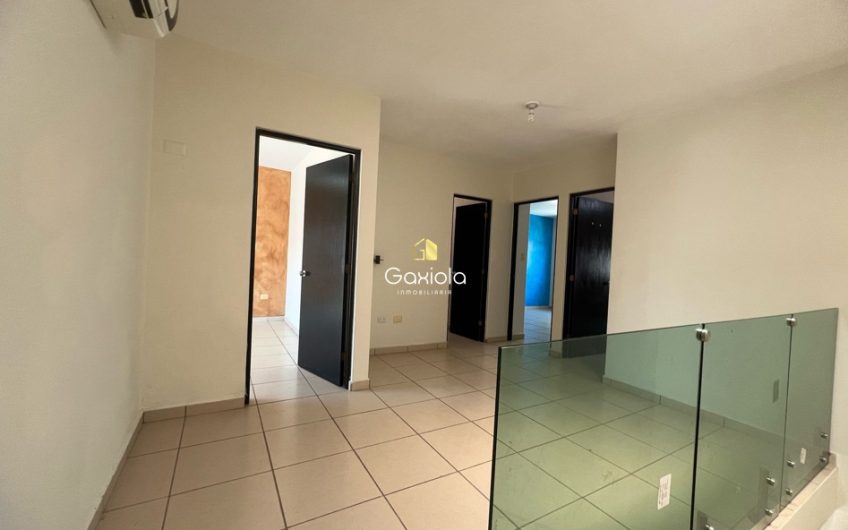 Se VENDE casa de dos pisos  en Valle alto