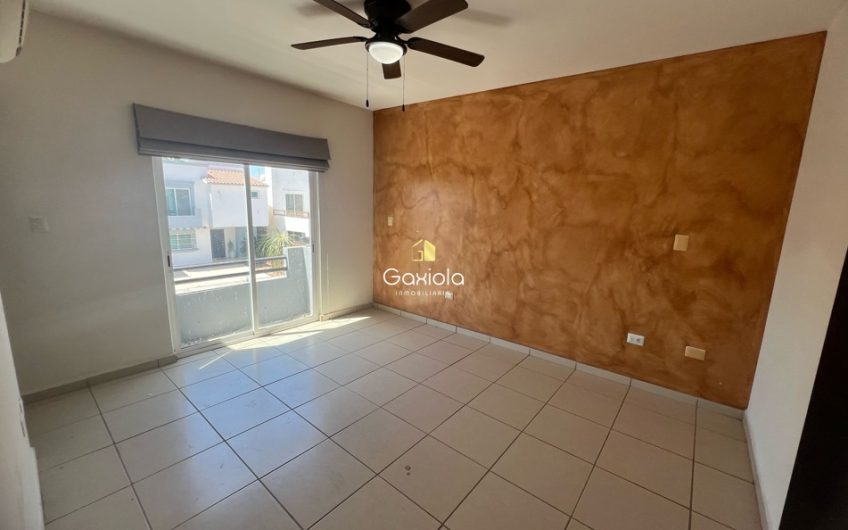 Se VENDE casa de dos pisos  en Valle alto