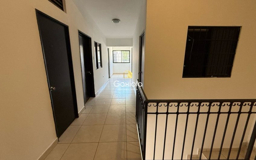 Se RENTA casa con 11 recamaras, Fracc. Villa Universidad