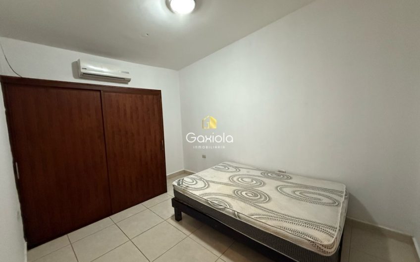 Se RENTA casa con 11 recamaras, Fracc. Villa Universidad
