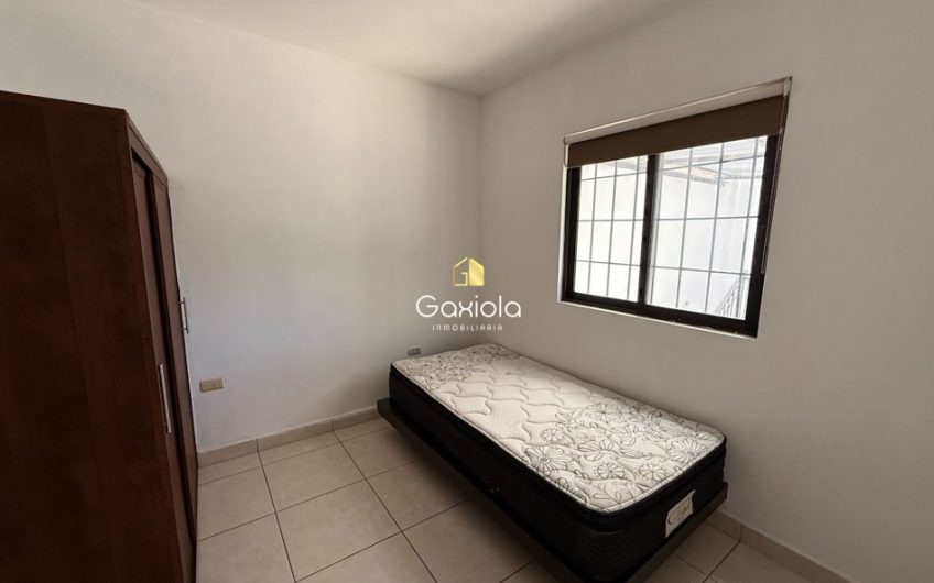 Se RENTA casa con 11 recamaras, Fracc. Villa Universidad