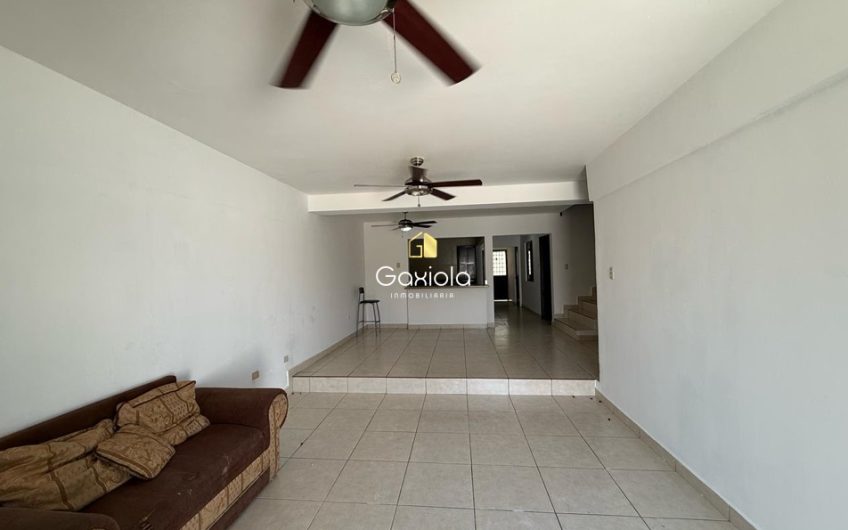 Se RENTA casa con 11 recamaras, Fracc. Villa Universidad
